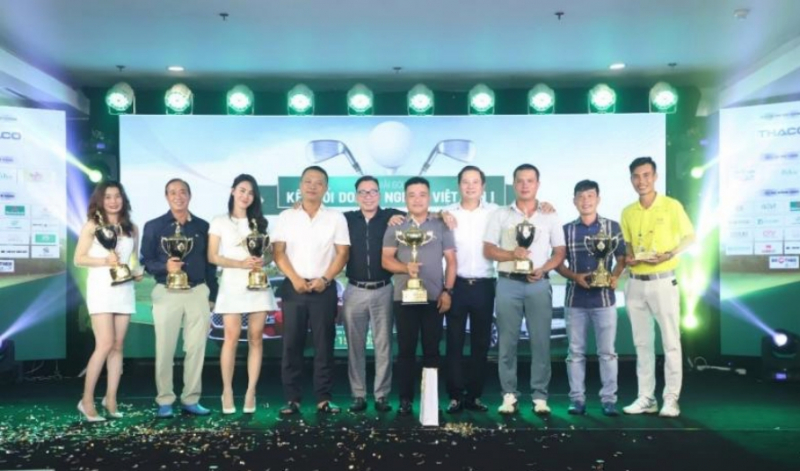 Nhà vô địch Tăng Thành Trung và các golfer đạt giải khác