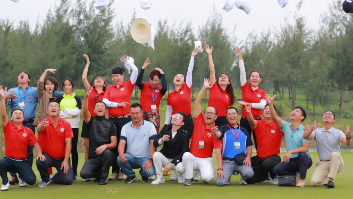 Golf Life Club là nhà vô địch đồng đội nữ VCC 2020