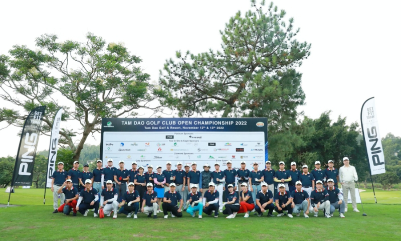 Các golfer trước giờ nhập cuộc ngày thi đấu thứ hai, 13/11 của Tam Dao Golf Club Open Championship 2022
