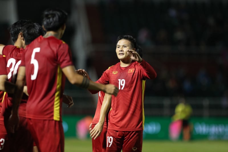 Trước khi về nước hội quân tuyển Việt Nam dự AFF Cup, Quang Hải sẽ sang Thụy Sĩ hai tuần rèn thể lực với HLV cá nhân