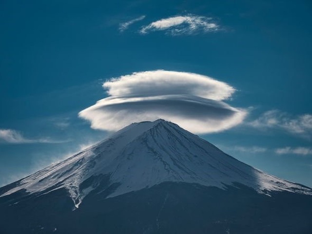 Hiện tượng mây thấu kính tại núi Phú Sĩ