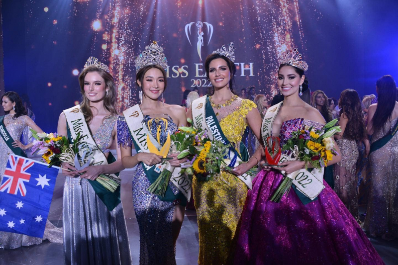 Từ trái qua: Hoa hậu Không khí Sheridan Morlock, Hoa hậu Trái đất Mina Sue Choi, Hoa hậu Nước Nedeen Ayoub và Hoa hậu Lửa Andrea Aguilera (ảnh: ME)