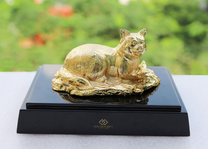 Tượng mèo mạ vàng An khang có giá bán từ 7 triệu đồng