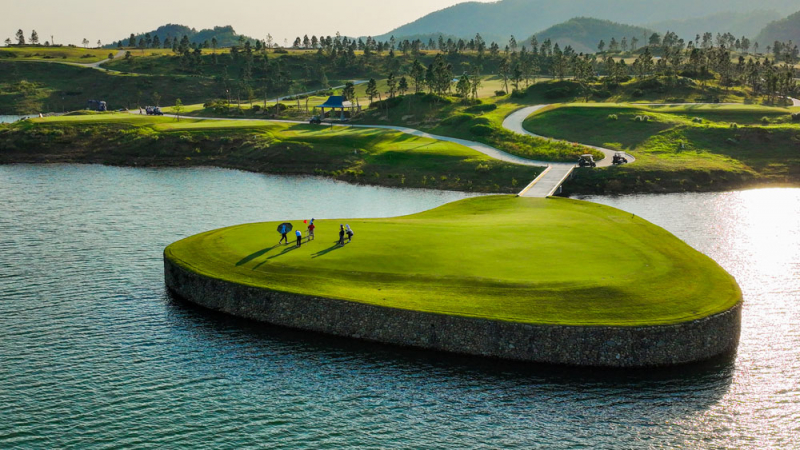 Thiết kế green độc đáo của hố 14 par 3, sân Thanh Lanh Valley Golf & Resort