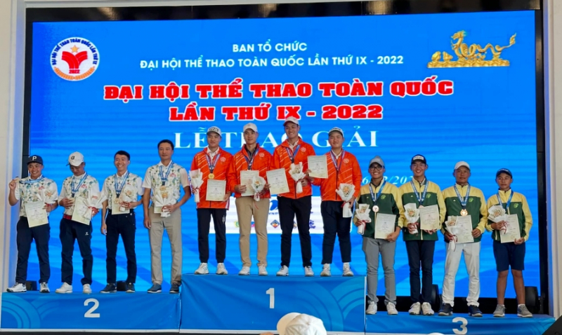 Đoàn Hà Nội, Nghệ An và TP Hồ Chí Minh nhận huy chương nội dung đồng đội golf tại Đại hội Thể thao toàn quốc lần thứ IX - năm 2022