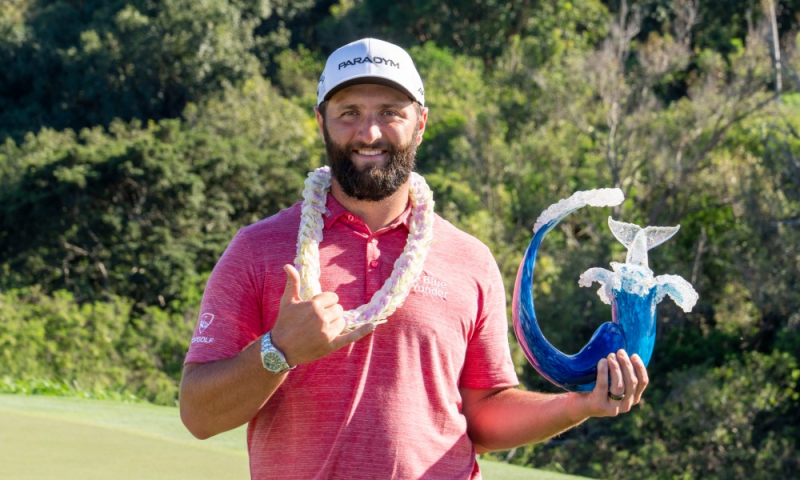 Rahm nâng cúp Sentry Tournament of Champions 2023 - giải dành riêng cho các nhà vô địch PGA Tour và golfer vào đến chung kết lớn Tour Championship năm trước