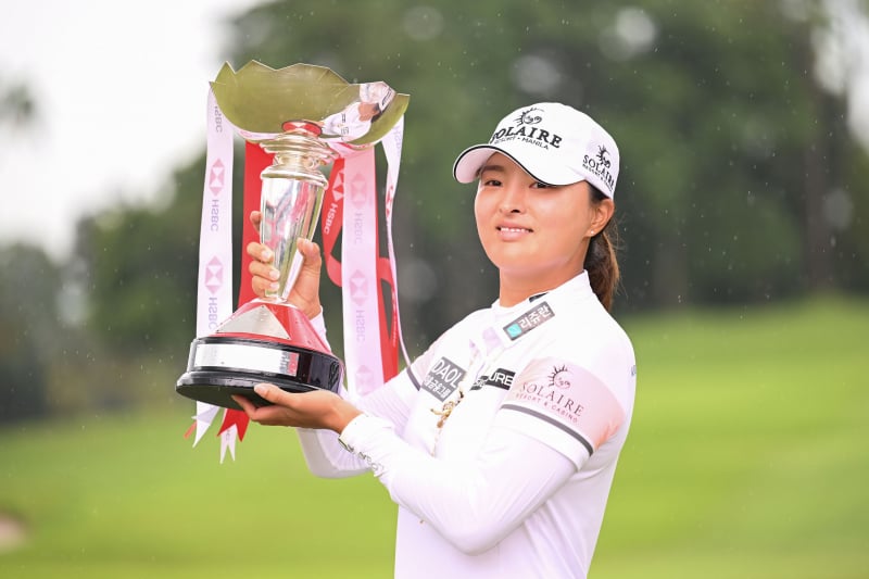 Ko Jin Young nâng cúp vô địch HSBC Women’s World Championship 2023