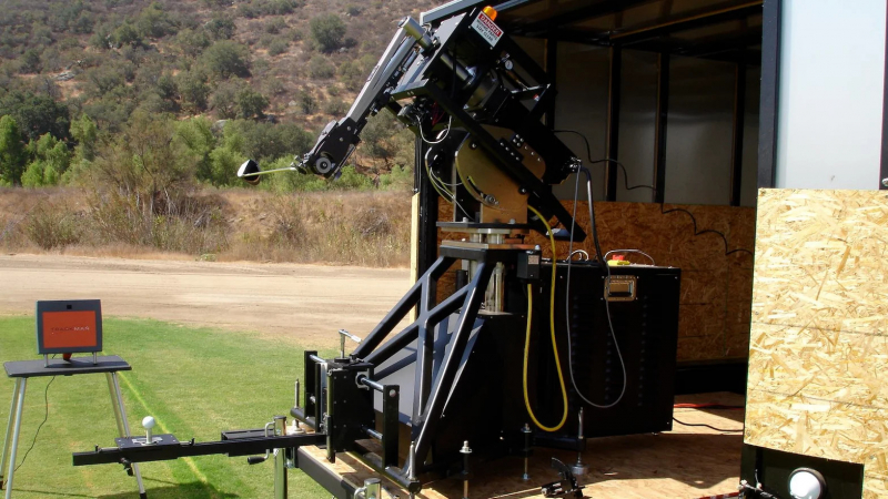 Trong quy trình kiểm tra bóng điều chỉnh, tốc độ swing của robot được thiết lập từ 120 lên 127 dặm/giờ