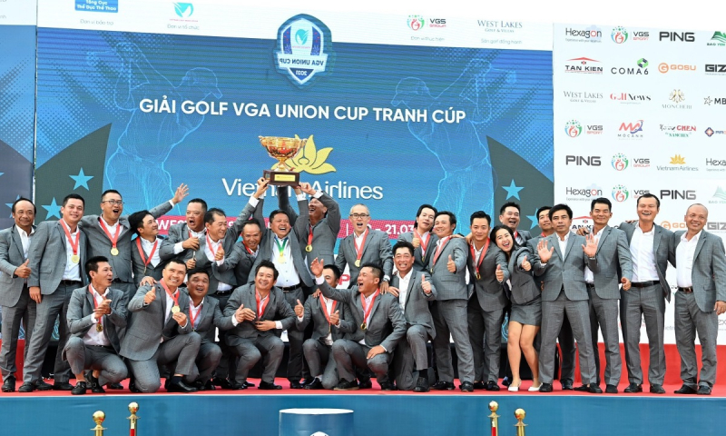 Tuyển miền Nam nâng cúp vô địch VGA Ụnion Cup 2021