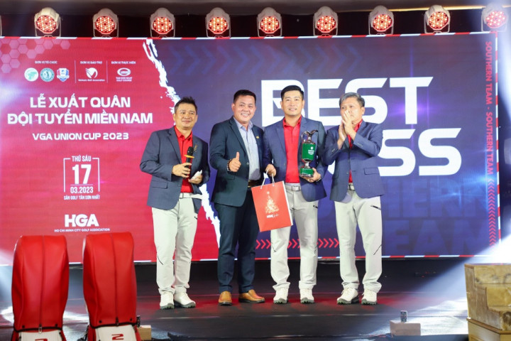 Golfer Phạm Quốc Phương nhận cúp Best Gross tại giải