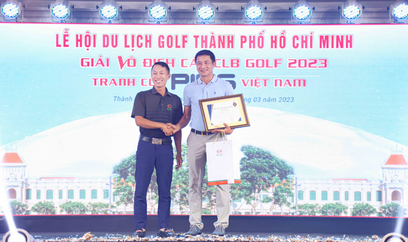Golfer Nguyễn Minh Tuấn làm nóng bầu không khí ngày thi đấu thứ 2 (31/3) bằng điểm eagle tại hố 5C.