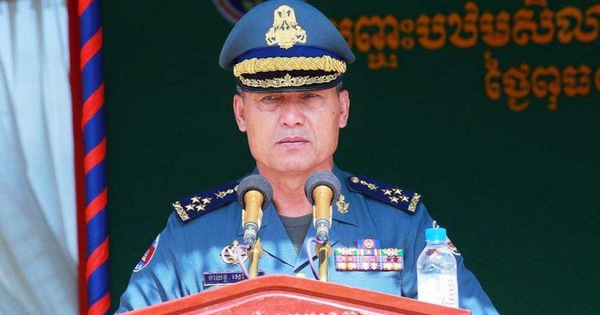 Đại tướng Sao Sokha đã từ chức chủ tịch Liên đoàn Bóng đá Campuchia - Ảnh: GRK