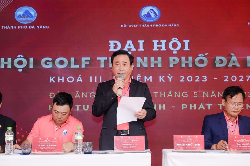 Ông Đàm Quang Tuấn - Chủ tịch Hội Golf TP Đà Nẵng khóa III phát biểu tại Đại hội