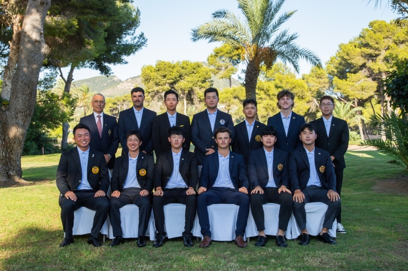 Anh Minh (hàng trên, thứ ba từ phải sang) trong đội hình tuyển golf châu Á - Thái Bình Dương tham dự Bonallack Trophy 2023