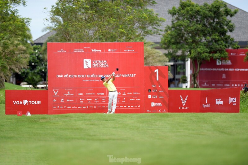 Một golfer đánh thử sân Vinpearl Golf Hải Phòng (ảnh: Tiền Phong)