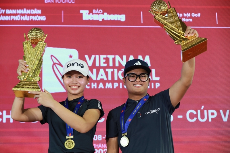 Nhất Long và Chúc An nâng cúp vô địch nam, nữ giải golf chuyên nghiệp quốc gia thuộc VGA Tour 2023