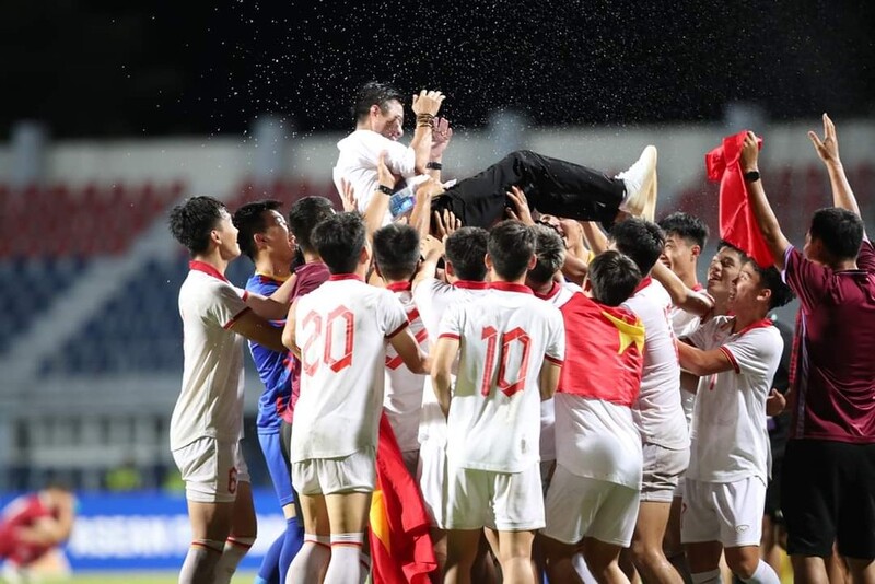 U23 Việt Nam lên ngôi xứng đáng sau khi vượt qua Indonesia ở loạt luân lưu.