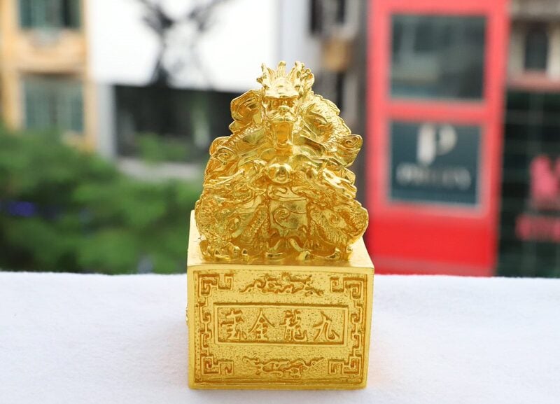 Ấn Rồng phong thủy do Golden Gift Việt Nam chế tác được mạ vàng thật bằng phương pháp điện phân
