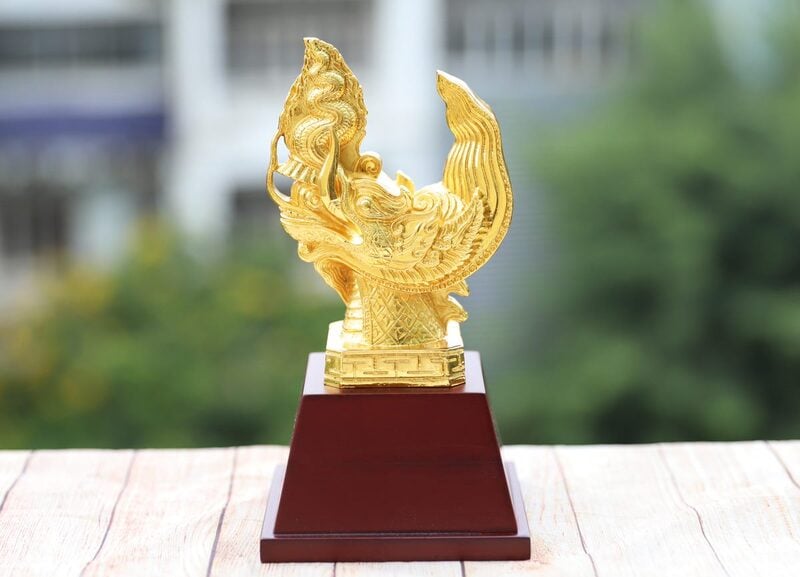 Đầu Rồng Thăng Long do Golden Gift Việt Nam chế tác được mạ vàng thật bằng phương pháp điện phân