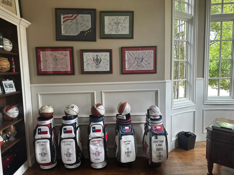 Đồng hành cùng Solheim Cup: Những chiếc túi golf trở thành những niềm tự hào của golfer
