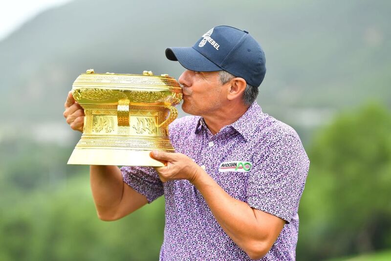 Golfer Adilson Da Silva, người Brazil ẵm cúp vô địch Vinpearl DIC Legends Việt Nam 2023