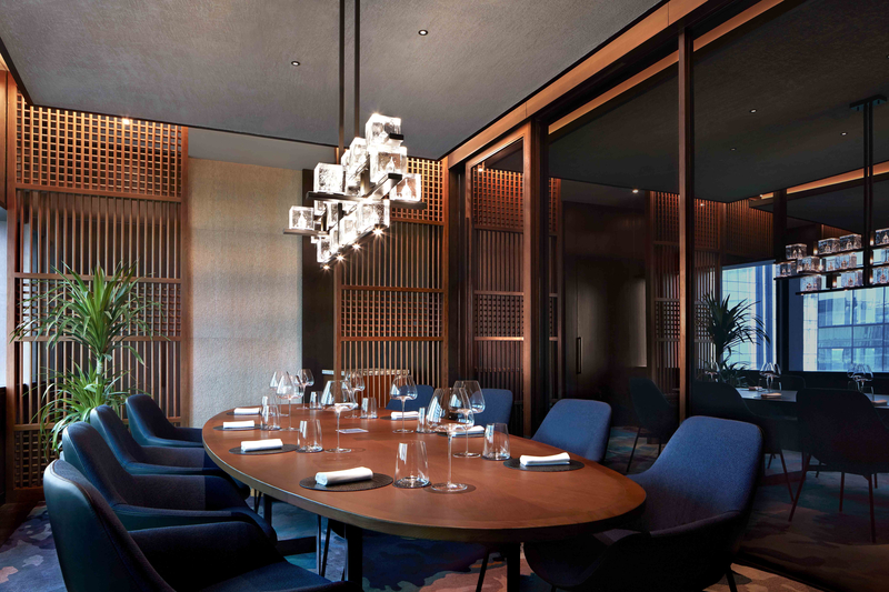 Phòng ăn riêng được thiết kế tách biệt với không gian bên ngoài, thích hợp cho những buổi gặp gỡ thân mật cùng đối tác