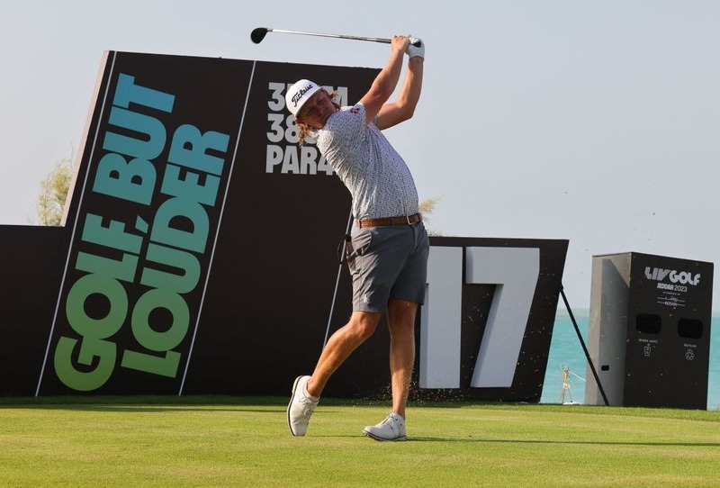 Cameron Smith phát bóng trong vòng đầu tiên của LIV Golf Jeddah 2023 tại Royal Greens Golf ở Jeddah vào ngày 13 tháng 10 năm 2023. (Ảnh của Fayez Nureldine / AFP)