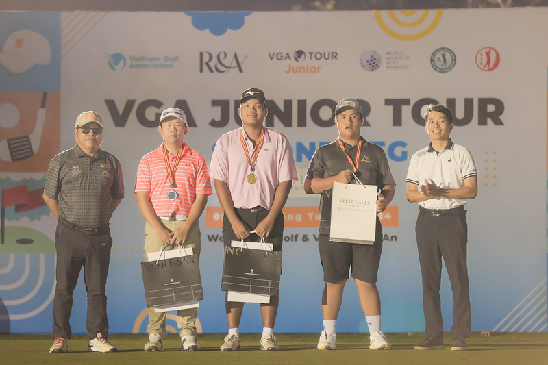 Giài nhất bảng U18 nam thuộc về golfer Nguyễn Đức Sơn