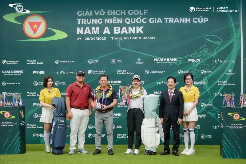 Hai golfer Nguyễn Văn Tám và Ngô Thị An Trinh vô địch mùa giải 2023