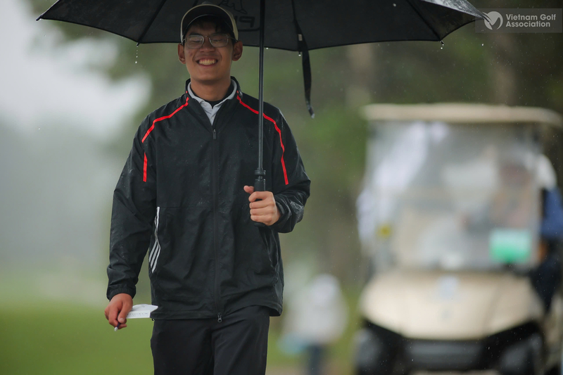 Lê Khánh Hưng có ngày thi đấu ấn tượng khi đạt điểm (-2), tại vòng 2 golfer trẻ chỉ đạt (+3)