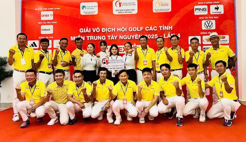 Thành viên tuyển golf nam Khánh Hoà xuất sắc giành giải nhì bảng Nam