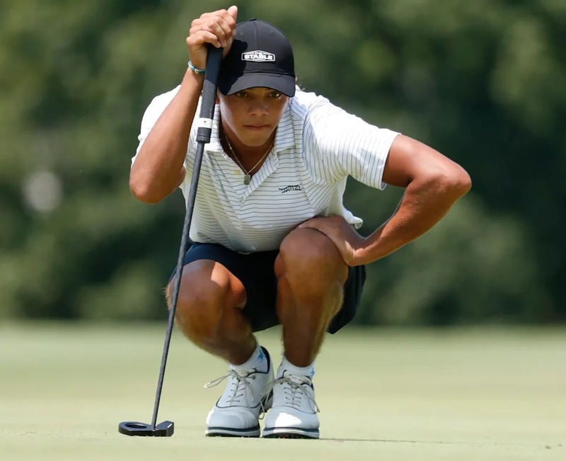 Charlie Woods thực hiện cú đánh vào thứ Ba, ngày 29 tháng 7 năm 2025, trong Giải Junior PGA Championship tại Khu liên hợp golf Purdue Birck Boilermaker ở West Lafayette, Indiana.