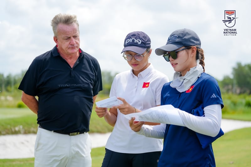 doi golf viet nam tap huan