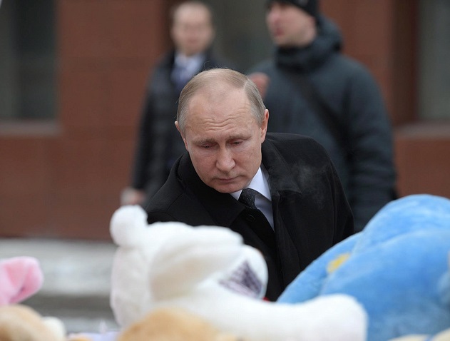 Tổng thống V. Putin đặt hoa tưởng niệm những nạn nhân vụ cháy