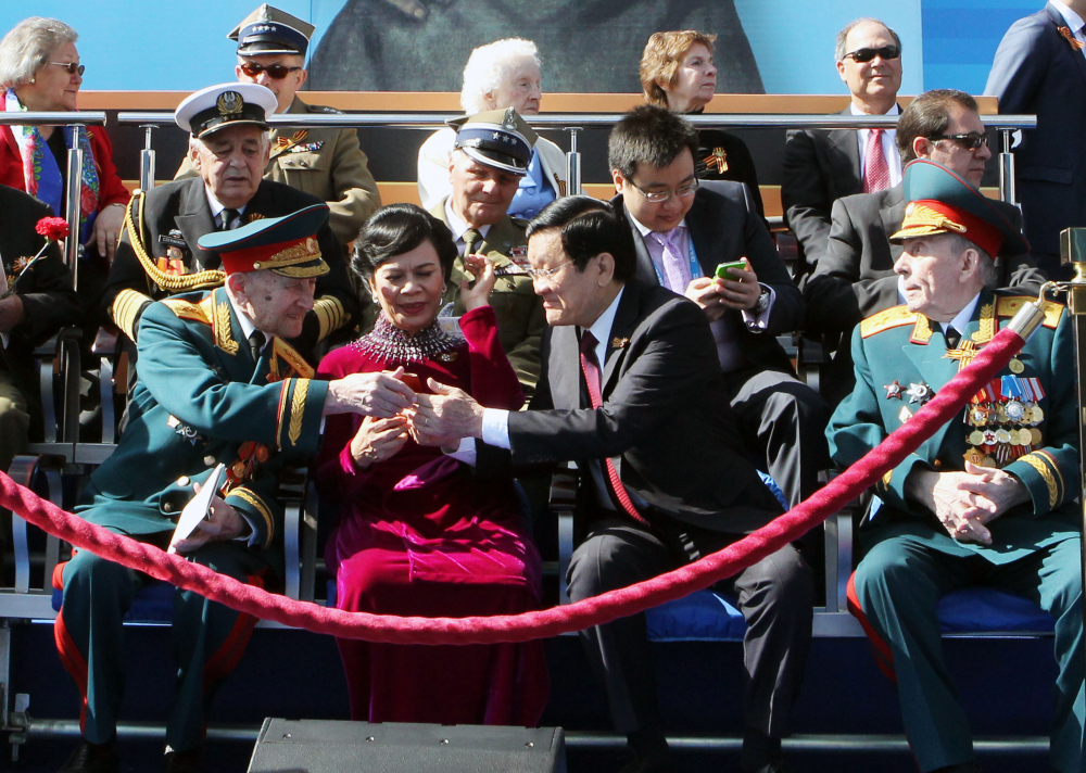 Năm 2015, Chủ tịch nước Trương Tần Sang và Phu nhân tham dự các hoạt động kỷ niệm 70 năm Chiến thắng vĩ đại tại Moskva. Trong ảnh: Chủ tịch nước và Phu nhân trên lễ đài ở Quảng trường Đỏ. Ảnh: TTXVN