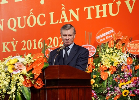Chủ tịch Hội Hữu nghị Nga - Việt, GS V. Buyanov phát biểu chào mừng Đại hội