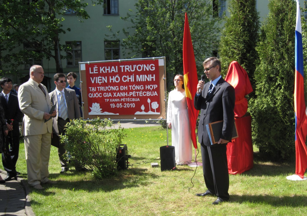 Viện Hồ Chí Minh được khai trương ngày 19/5/2010. Trong ảnh tư liệu trên, Chủ tịch Hội Hữu nghị Nga - Việt, GS V. Buyanov phát biểu ý kiến tại Lễ khai trương.