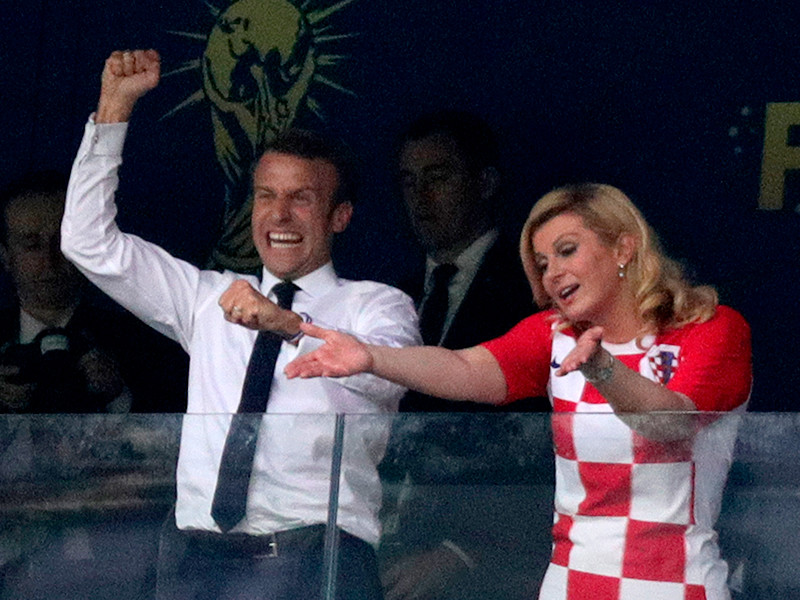 Tổng thống Pháp và Tổng thống Croatia cuồng nhiệt cổ vũ trong trận chung kết