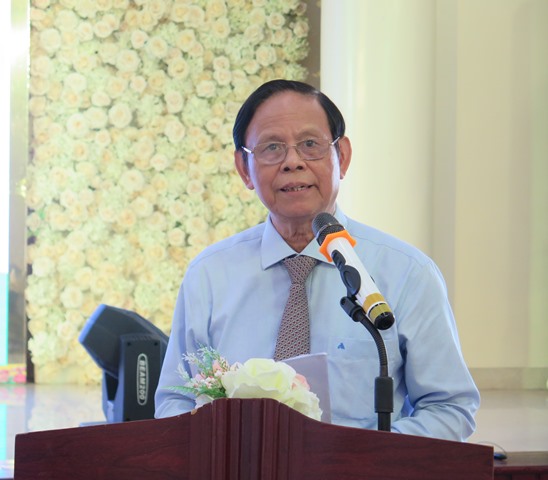 Ông Nguyễn Hồng Vinh, Phó Chủ tịch Hội Hữu nghị Việt - Nga, báo cáo tồng kết Cuộc thi viết