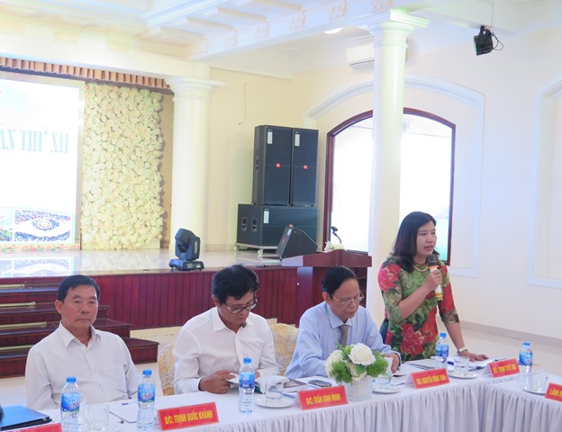 Bà Trịnh Thị Tuyết Mai, Phó Giám đốc Sở Ngoại vụ Lạng Sơn, Chủ tịch Hội Hữu nghị Việt-Nga tỉnh Lạng Sơn, phát biểu tại Hội nghị.
