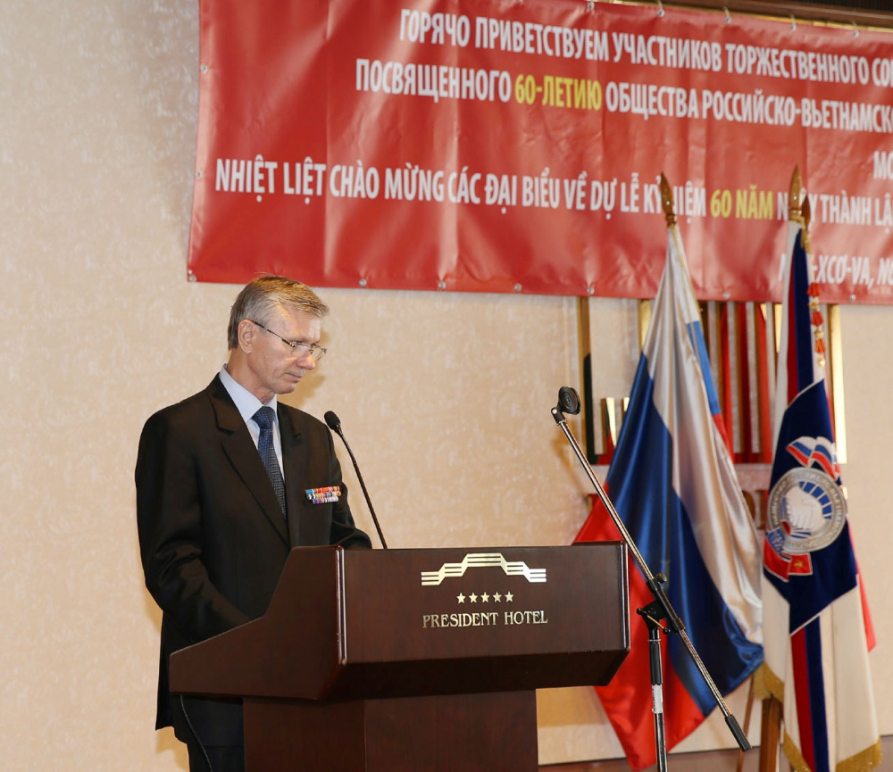 Chủ tịch Hội Hữu nghị Nga - Việt đọc báo cáo tại Lễ kỷ niệm  Ảnh: TRÍ DŨNG - TTXVN