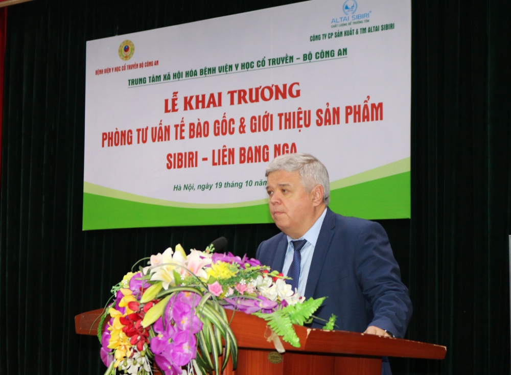 Ông V. Kharinov, Đại diện Thương mại LB Nga tại Việt Nam, phát biểu tại buổi lễ