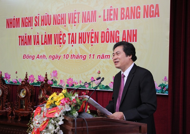 Bí thư Huyện ủy, Chủ tịch HĐND huyện Đông Anh Nguyễn Văn Quang phát biểu trong buổi làm việc