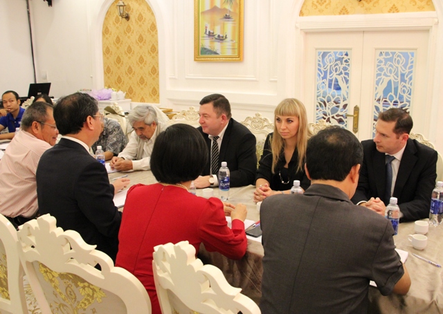 Đại diện Đại sứ quán LB Nga, Trung tâm Khoa học và Văn hóa Nga tại Hà Nội tham dự cuộc họp giao lưu