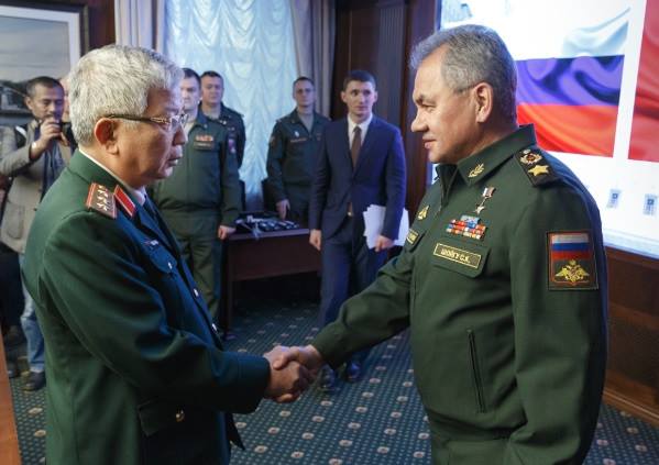Bộ trưởng Quốc phòng Nga, Đại tướng S. Soygu tiếp Thượng tướng Nguyễn Chí Vịnh