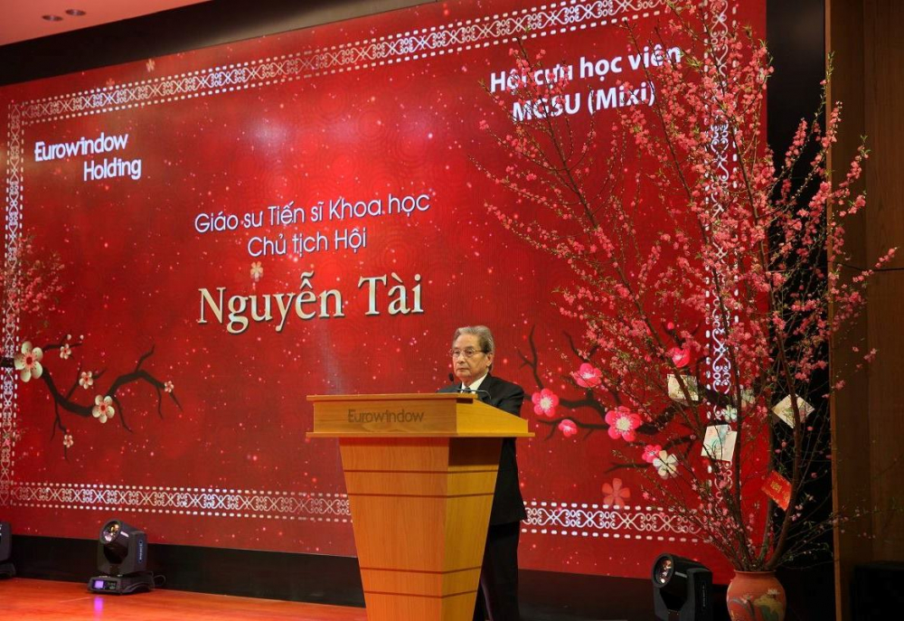 Chi hội trưởng MIXI, Giáo sư Nguyễn Tài phát biểu tại cuộc gặp mặt
