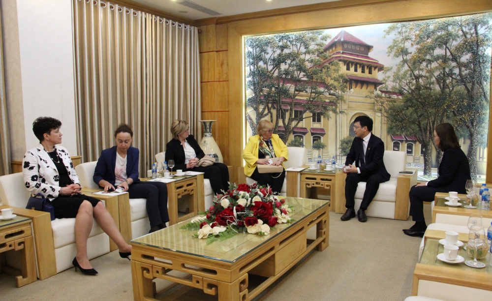 Đoàn đại biểu MGLU gặp gỡ thân mật với PGS, TS Lê Tuấn Anh, Phó Trưởng ban, Ban Hợp tác và Phát triển – Đại học Quốc gia Hà Nội