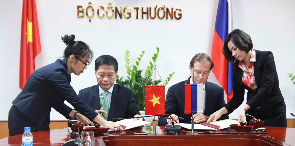 Bộ trưởng Công thương Việt Nam và LB Nga ký Biên bản buổi làm việc, kèm theo là Danh mục các dự án đầu tư ưu tiên