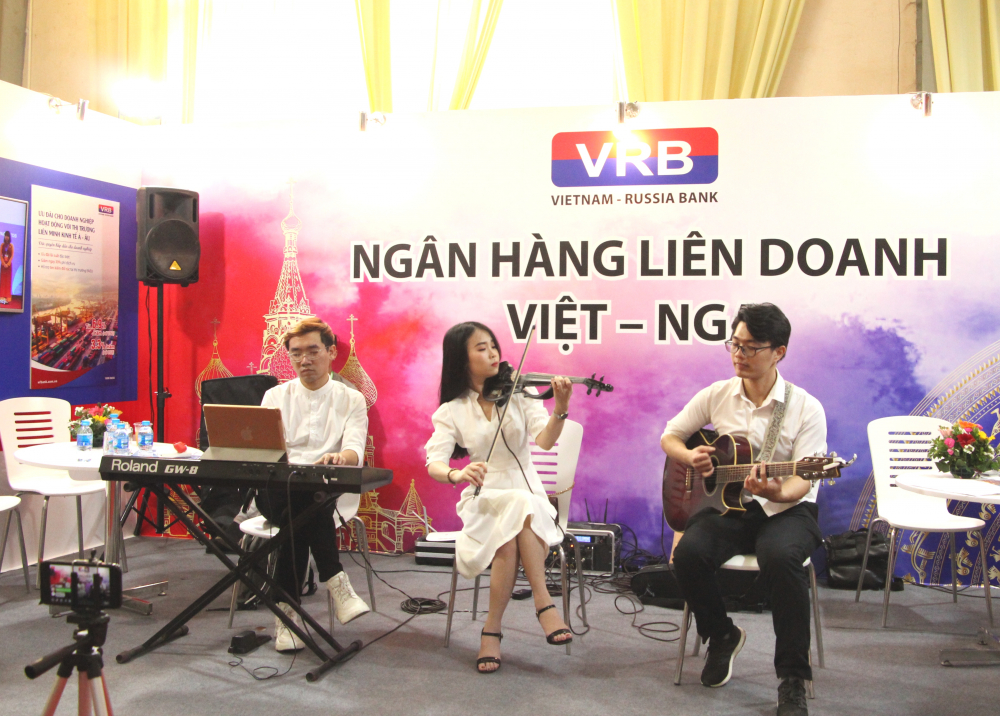 Tại gian trưng bày của Ngân hàng liên doanh Việt - Nga ở Vietnam Expo 2019