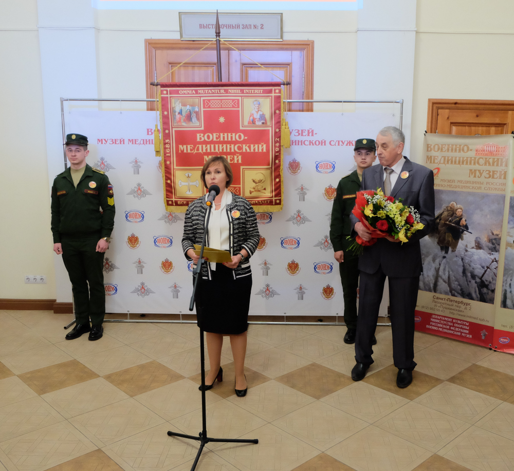 Bà Anna Mityanina - Phó Thống đốc Saint Petersburg, phát biểu trong lễ khai mạc Triển lãm